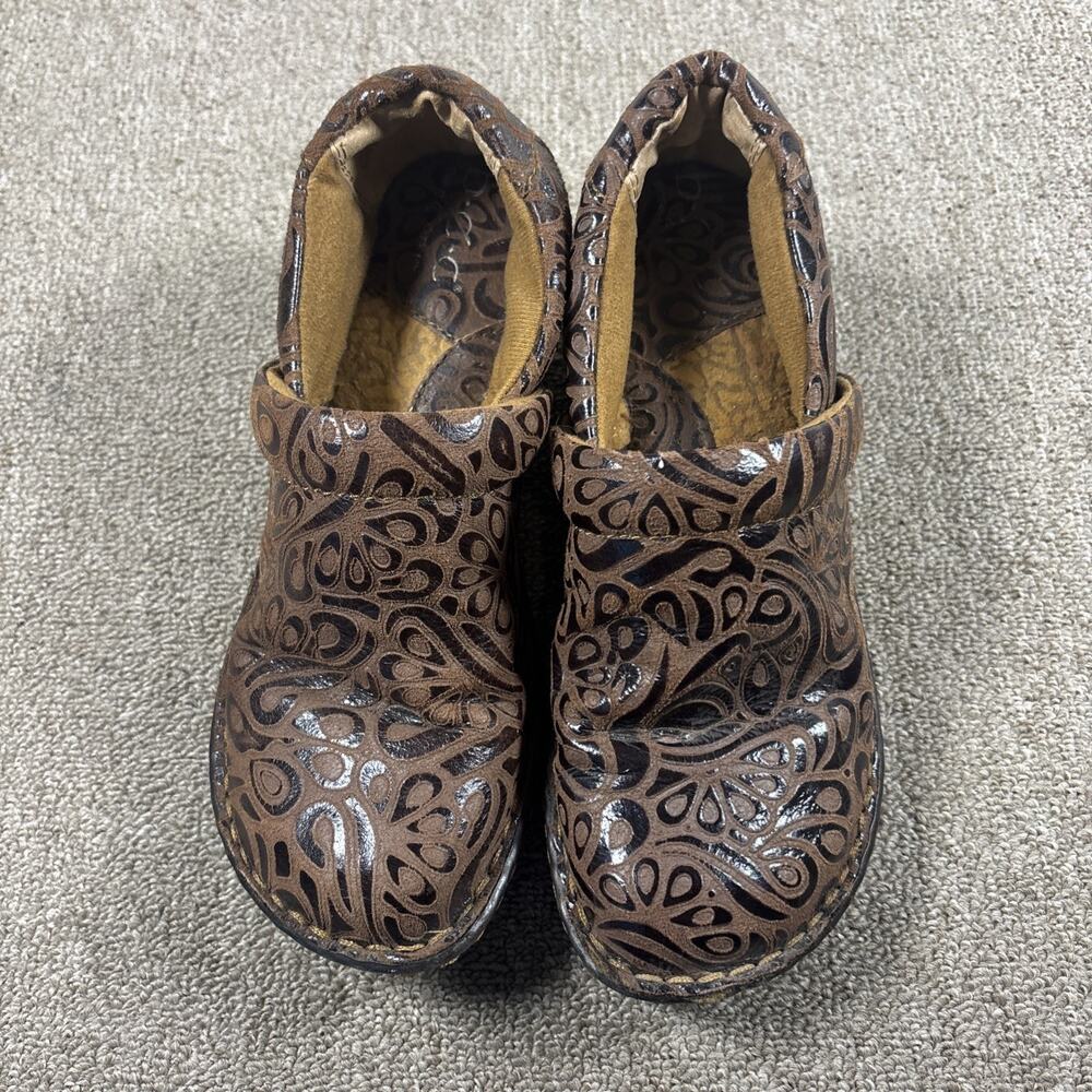Bolo Clog Shoes Womens 6.5 Brown Floral Embossed Slip On Comfort J00652